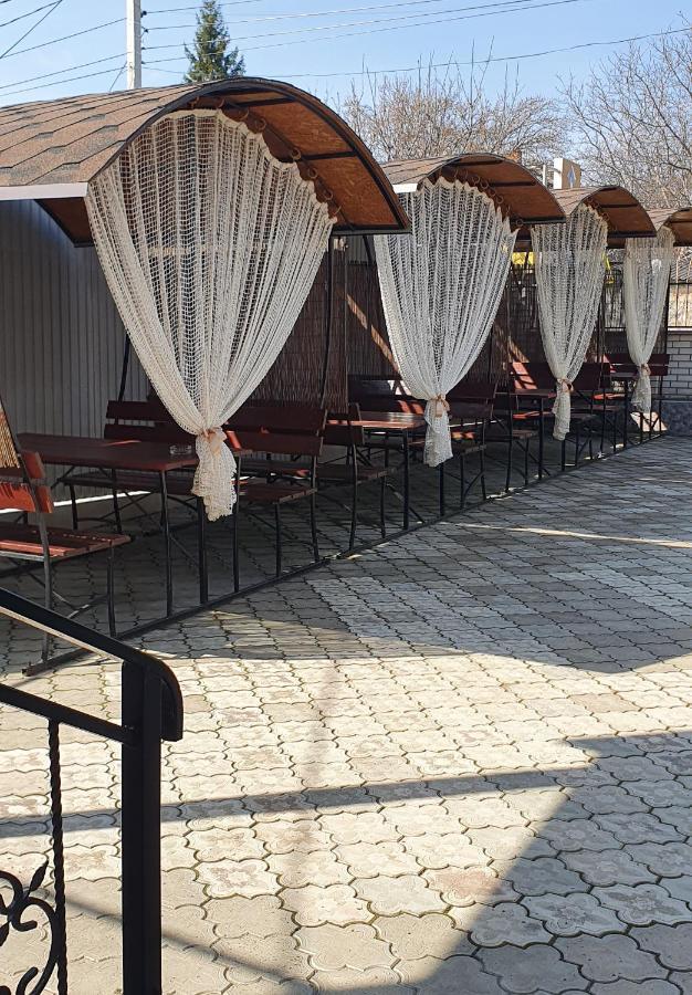 Hotel Konus Falesti Екстериор снимка
