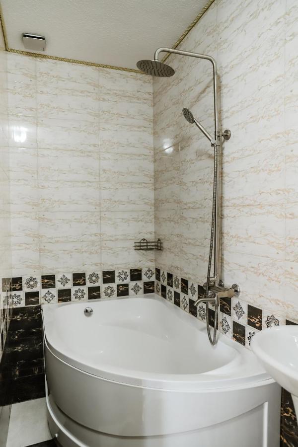 Hotel Konus Falesti Екстериор снимка