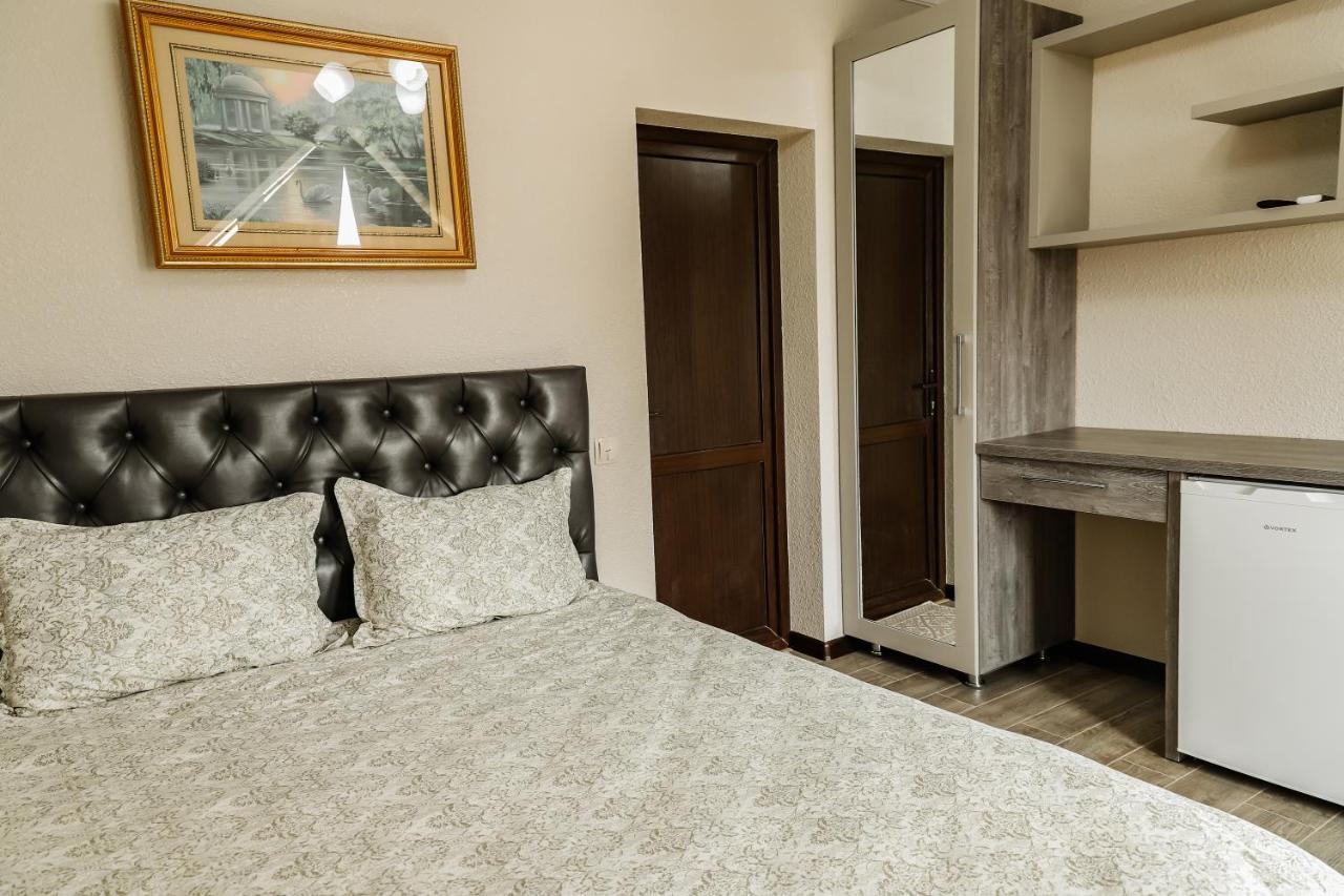 Hotel Konus Falesti Екстериор снимка
