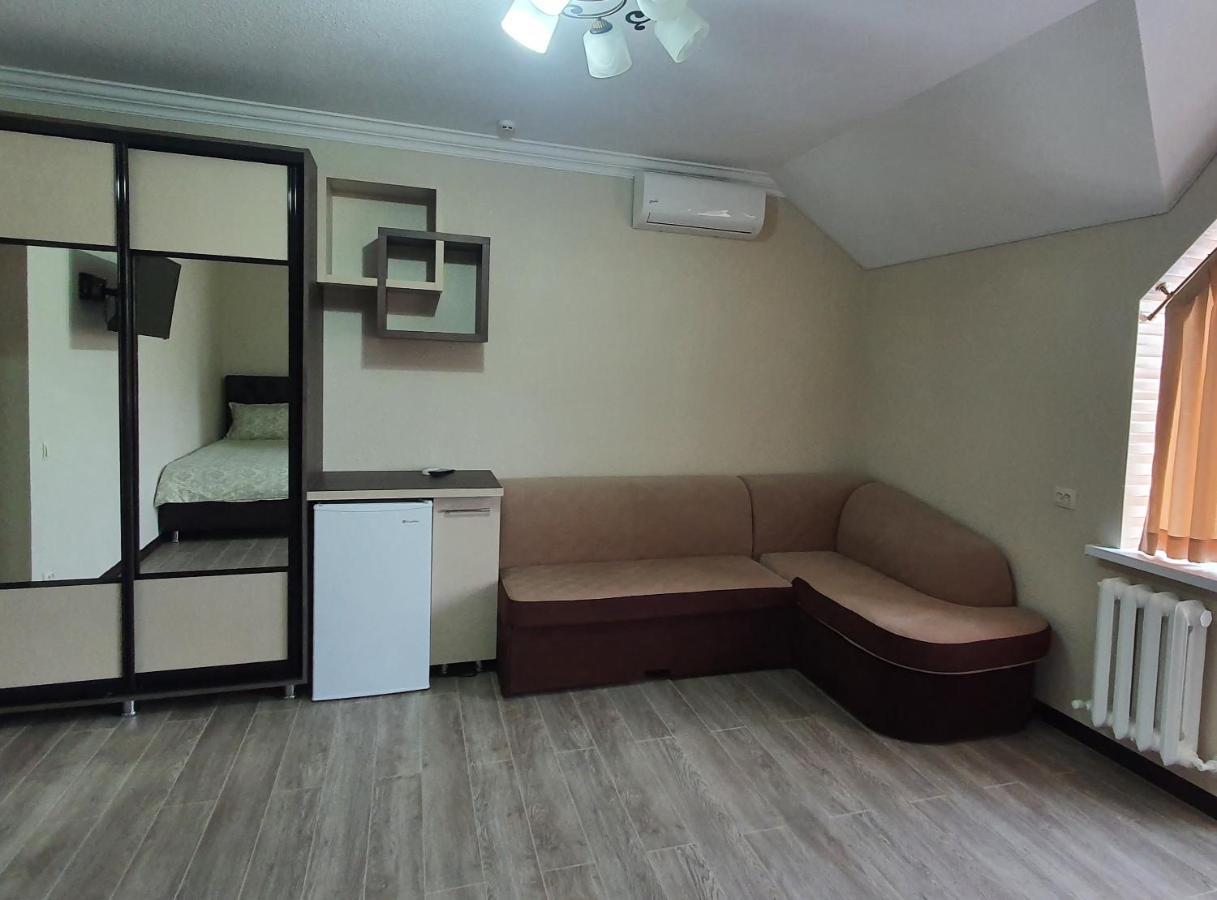 Hotel Konus Falesti Екстериор снимка