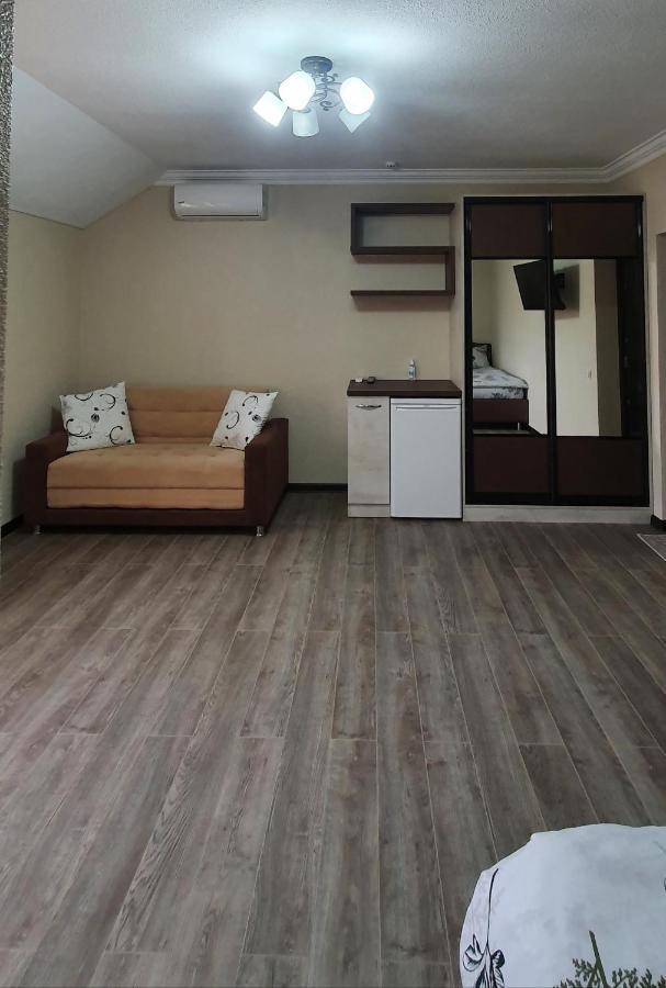 Hotel Konus Falesti Екстериор снимка