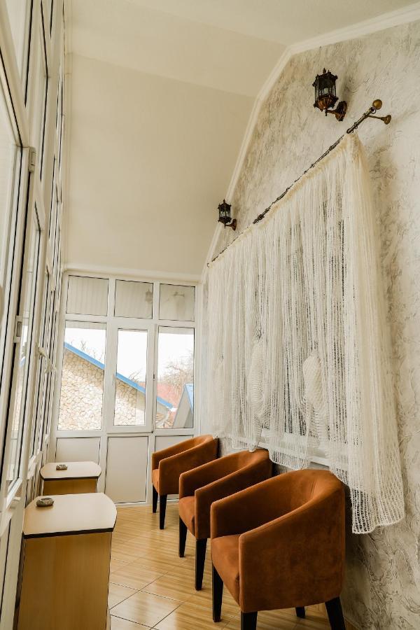 Hotel Konus Falesti Екстериор снимка